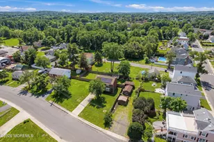 610 Center Ave, Belford, NJ 07718 - Photo 5