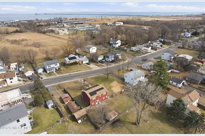 610 Center Avenue, Belford, NJ 07718 - Photo 15