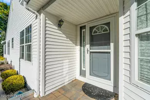 8 Newbury Ct, Toms River Township, NJ 08757 - Photo 5