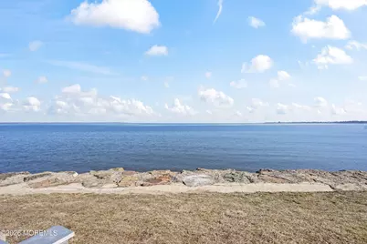 882 Woodmere Drive, Aberdeen Township, NJ 07735 - Photo 29