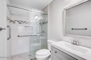 54 Des Moines Ct, Tinton Falls, NJ 07712 - Photo 5