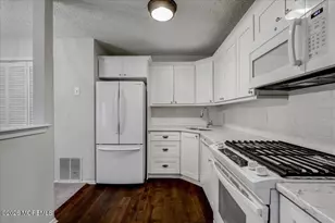 54 Des Moines Ct, Tinton Falls, NJ 07712 - Photo 3