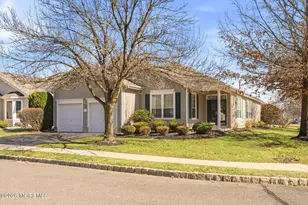 31 Harrington Dr, Columbus, NJ 08022 - Photo 1