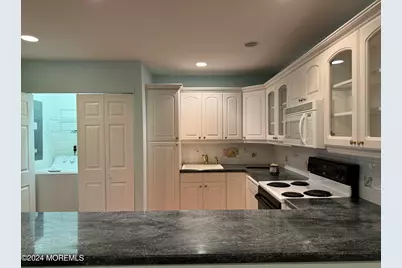 95 Lexington Court, Red Bank, NJ 07701 - Photo 3