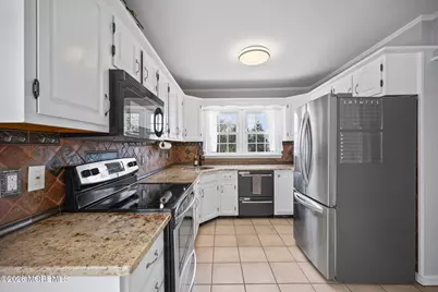350 East Road, Belford, NJ 07718 - Photo 13
