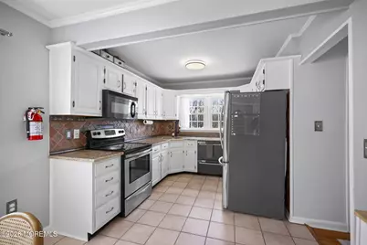 350 East Road, Belford, NJ 07718 - Photo 13