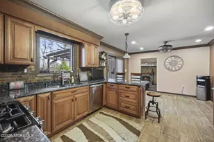 72 Fox Chase Ct, Freehold, NJ 07728 - Photo 23