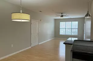 610 Sophee Ln, Lakewood, NJ 08701 - Photo 5