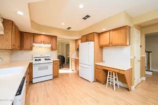 4 Colgate Ct, Hazlet Township, NJ 07730 - Photo 9