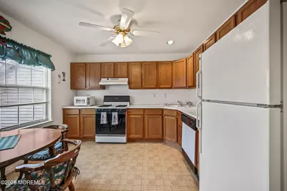 38 Hemlock Way, Freehold, NJ 07728 - Photo 7