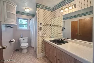 1 Peach Tree Rd, Oakhurst, NJ 07755 - Photo 9