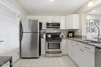 42 Richmond Court, Tinton Falls, NJ 07712 - Photo 5