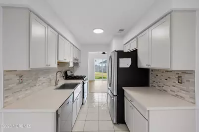 7 Farragut Square, Howell Township, NJ 07728 - Photo 5