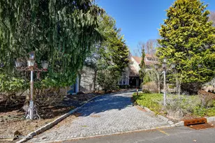 9 Sherwood Ct, Holmdel, NJ 07733 - Photo 5