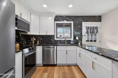 4 Friendship Court, Red Bank, NJ 07701 - Photo 7