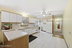 33 Toomin Dr, Neptune Township, NJ 07753 - Photo 9