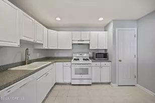 189 Sunshine Dr, Piscataway Township, NJ 08854 - Photo 9