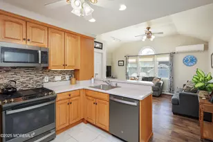 928 Park Pl, Red Bank, NJ 07701 - Photo 9