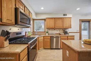 323 Adams Ct, Manalapan Township, NJ 07726 - Photo 17