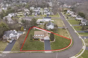 323 Adams Ct, Manalapan Township, NJ 07726 - Photo 3