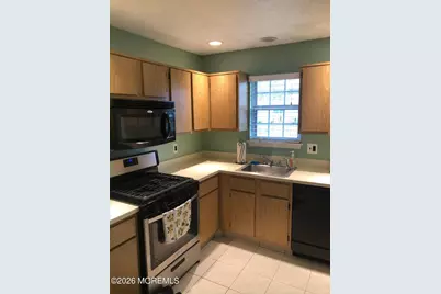 6 Datchet Close, Freehold, NJ 07728 - Photo 5