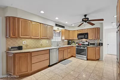 89 Essex Avenue, Hazlet Township, NJ 07734 - Photo 7