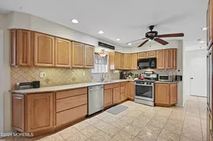 89 Essex Ave, Hazlet Township, NJ 07734 - Photo 7