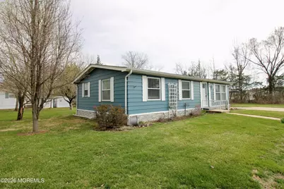 439 Charles Place, Freehold, NJ 07728 - Photo 5