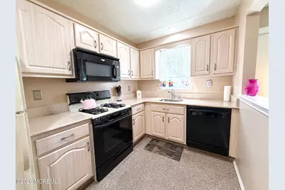 19 Jaffreyton Close, Howell Township, NJ 07731 - Photo 17