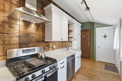 100 Main Street, Farmingdale, NJ 07727 - Photo 11