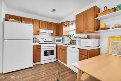 53 Farnworth Close, Freehold, NJ 07728 - Photo 5