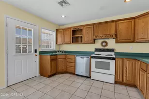 332 Canterbury Ct, Lakewood, NJ 08701 - Photo 7