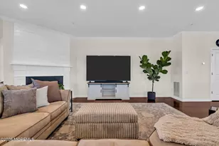 201 Gateway Ct, Union Beach, NJ 07735 - Photo 15