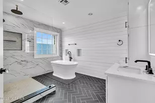 201 Gateway Ct, Union Beach, NJ 07735 - Photo 23