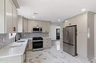 39 Blue Jay Dr, Toms River Township, NJ 08755 - Photo 9