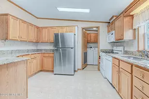 566 Sara Dr, Freehold, NJ 07728 - Photo 9