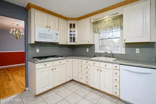 821 Middletown-Lincroft Rd, Middletown, NJ 07748 - Photo 15