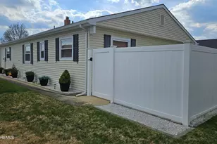 8 Beaumont Ct, Toms River Township, NJ 08757 - Photo 3