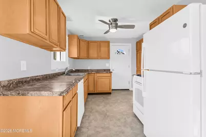 2 Bedle Place, Highlands, NJ 07732 - Photo 9