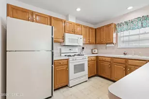 10 Stroud Ct, Toms River Township, NJ 08757 - Photo 3