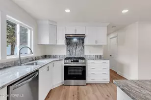 37 Swartzel Dr, Middletown, NJ 07748 - Photo 13