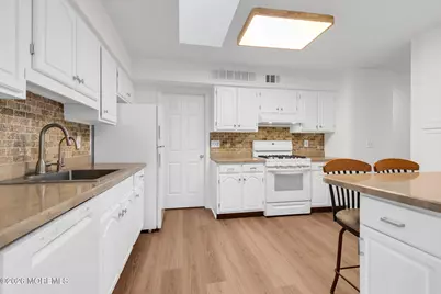 89 Oak Lane, Eatontown, NJ 07724 - Photo 5