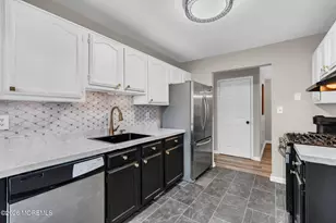 103 Cypress Ct, Howell Township, NJ 07731 - Photo 5