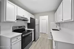 127 Amberly Dr, Manalapan Township, NJ 07726 - Photo 1