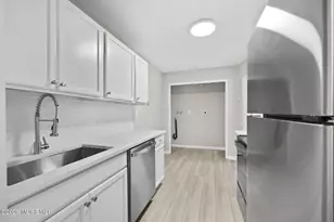 127 Amberly Dr, Manalapan Township, NJ 07726 - Photo 3