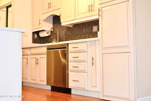 30 Meadow Green Cir, Manalapan Township, NJ 07726 - Photo 7