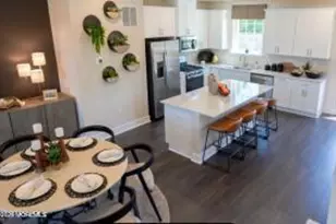 38 Primrose Ct, Manalapan Township, NJ 07726 - Photo 3