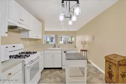 28 Golden Willows Avenue #1000, Lakewood, NJ 08701 - Photo 7