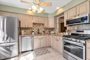 266 Gloucester Ct, Aberdeen Township, NJ 07747 - Photo 5