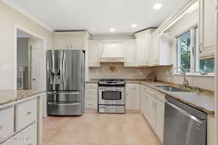 7 Annapolis Dr, Manalapan Township, NJ 07726 - Photo 17